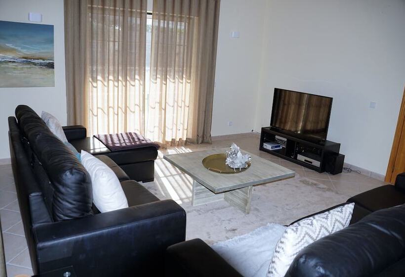 Charming Exceptional Villa In Algarve