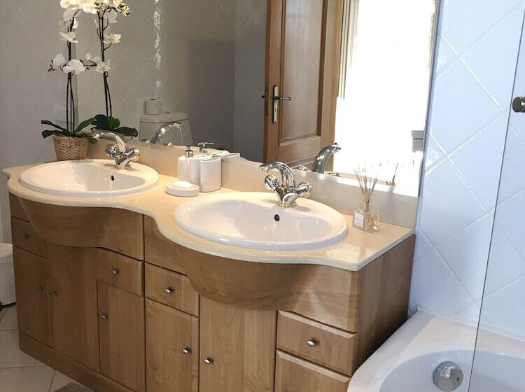 Charming Exceptional Villa In Algarve