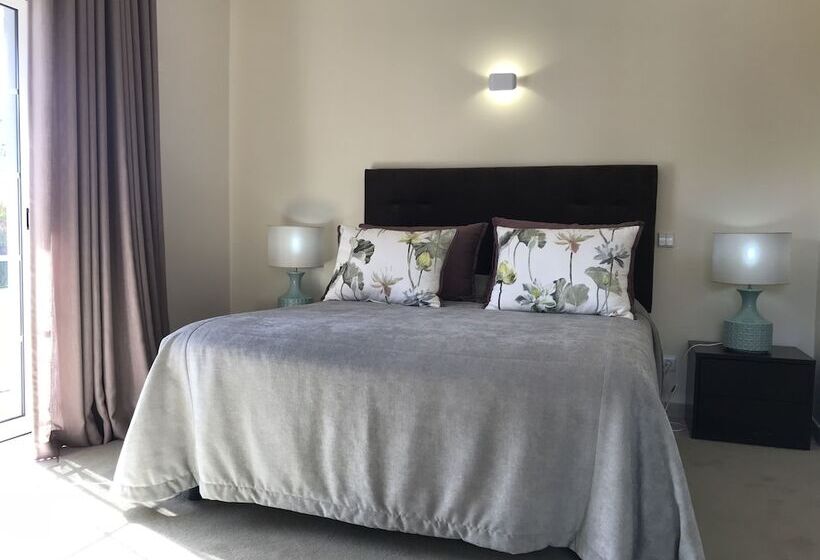 Charming Exceptional Villa In Algarve