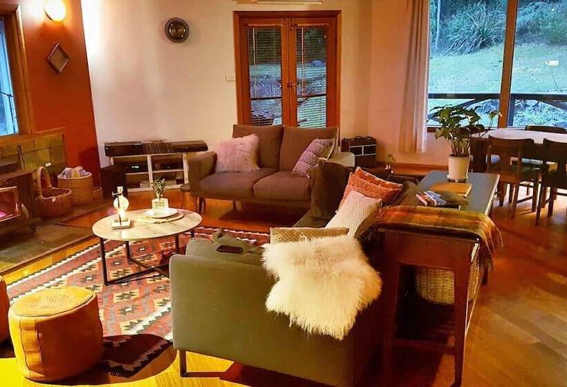 Eaglehawk Rainforest Retreat