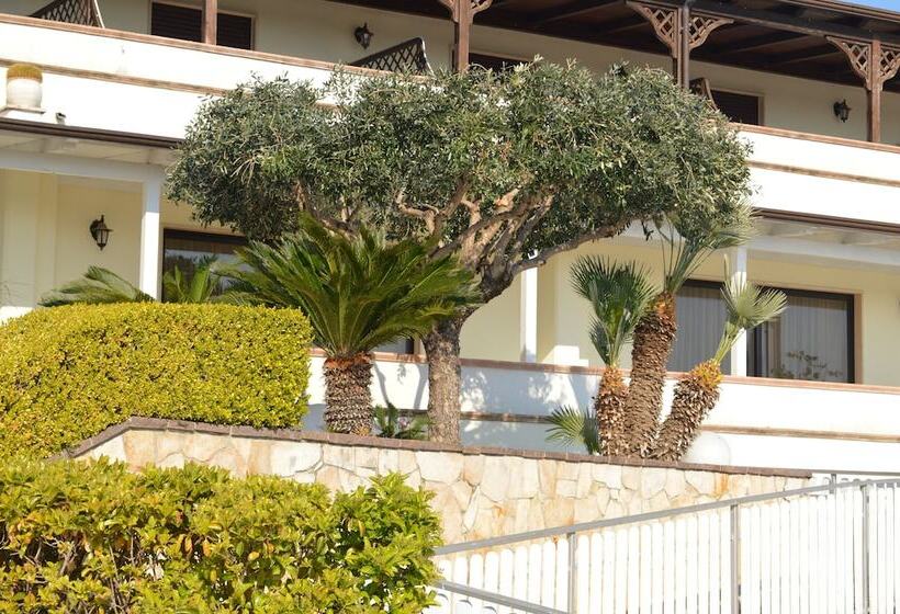 פונדק & Resort Perla