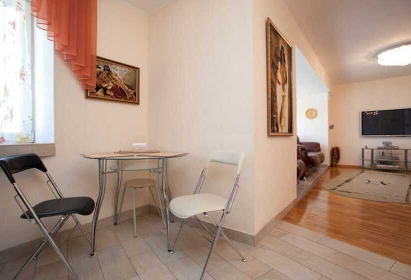 Innhome Apartments Revolution Square