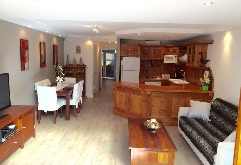 Luxury 2b Townhouse In North Adelaide