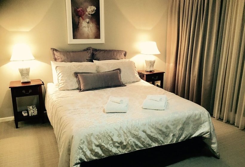 Luxury 2b Townhouse In North Adelaide