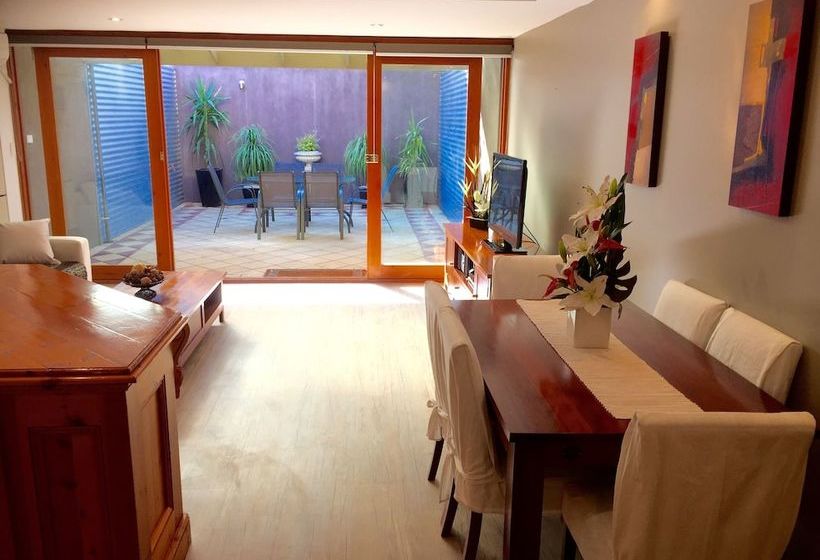 Luxury 2b Townhouse In North Adelaide