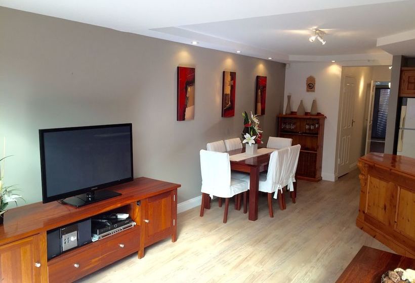 Luxury 2b Townhouse In North Adelaide