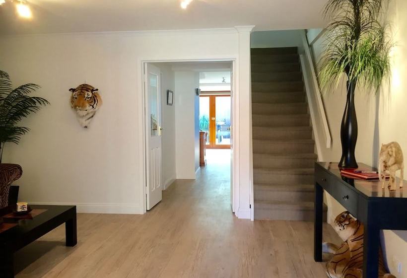 Luxury 2b Townhouse In North Adelaide