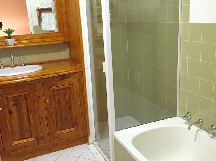 Luxury 2b Townhouse In North Adelaide