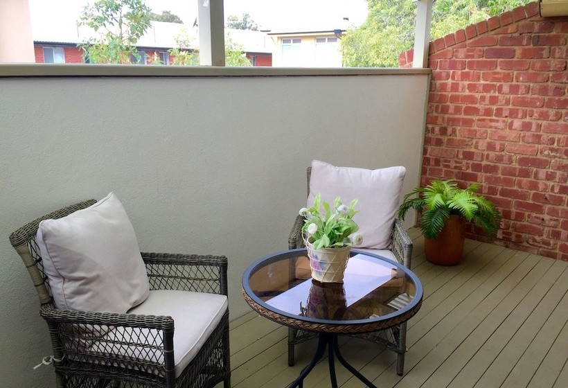 Luxury 2b Townhouse In North Adelaide