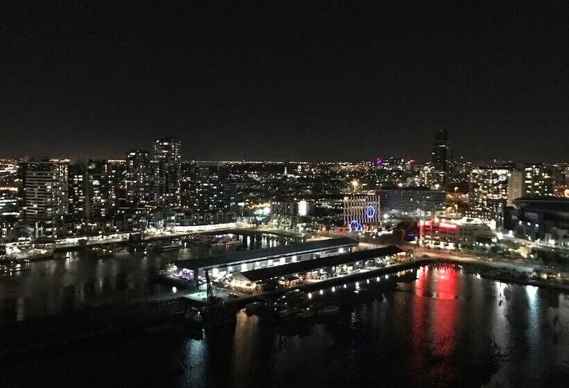 Melbourne Docklands Convesso Seaview Apartment