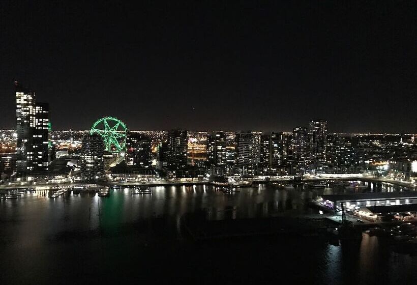 Melbourne Docklands Convesso Seaview Apartment
