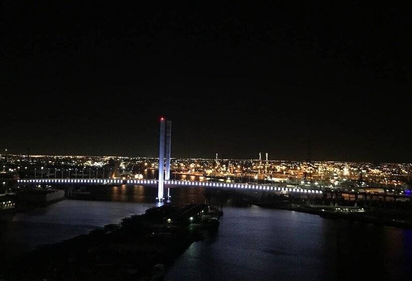 Melbourne Docklands Convesso Seaview Apartment