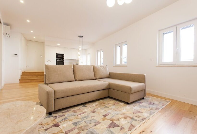 Mouraria Blue Three Bedroom Apartment W/ Parking   By Lu Holidays