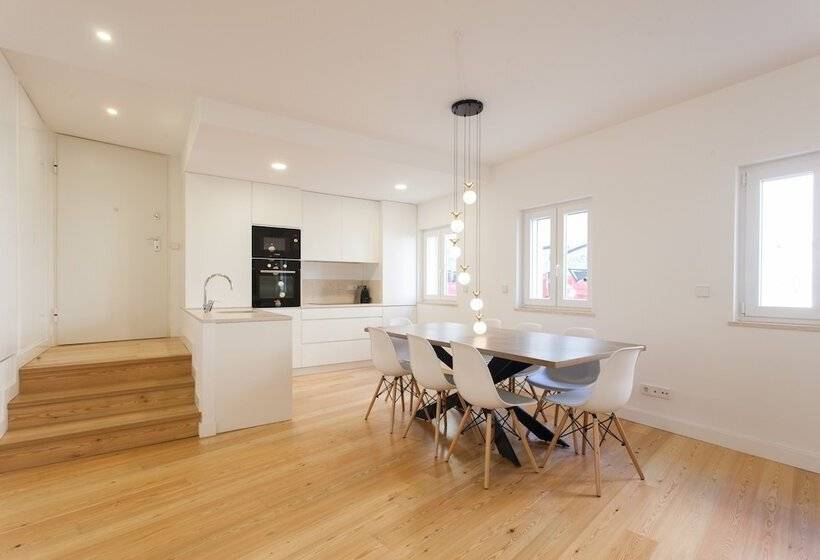 Mouraria Blue Three Bedroom Apartment W/ Parking   By Lu Holidays