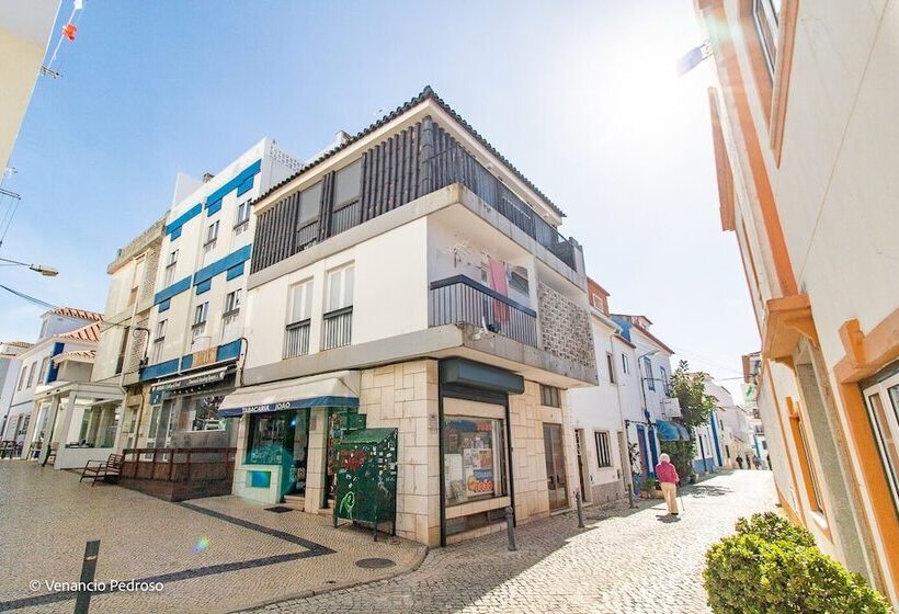 Nesha Ericeira Flats