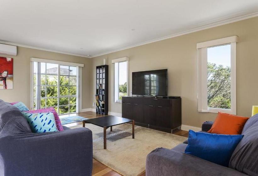 Ocean Breeze Retreat  With Spa And Space