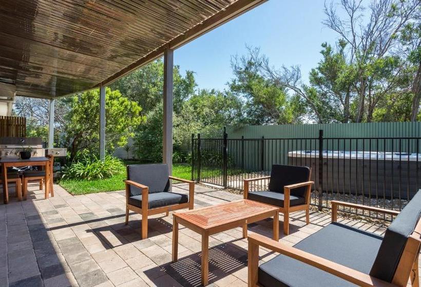 Ocean Breeze Retreat  With Spa And Space