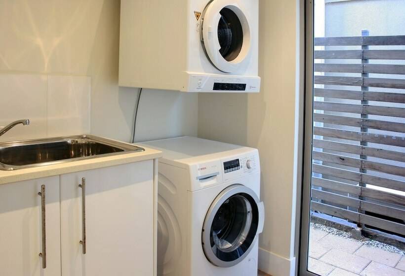 Penneshaw Oceanview Apartments