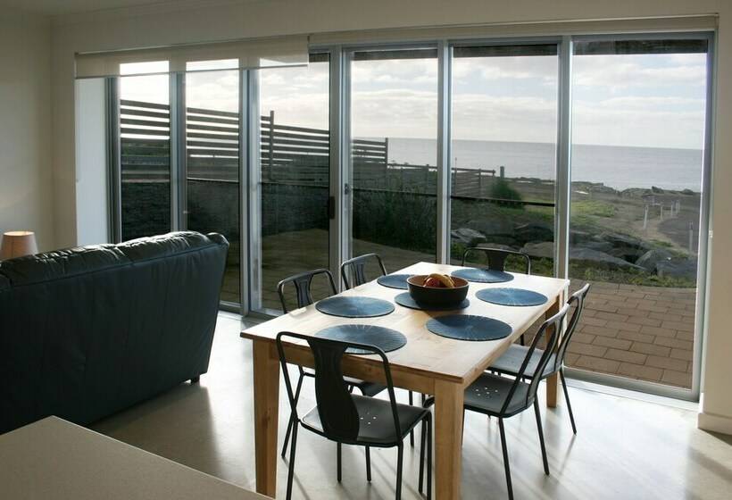 Penneshaw Oceanview Apartments