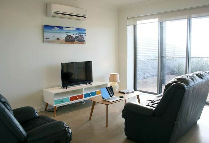 Penneshaw Oceanview Apartments