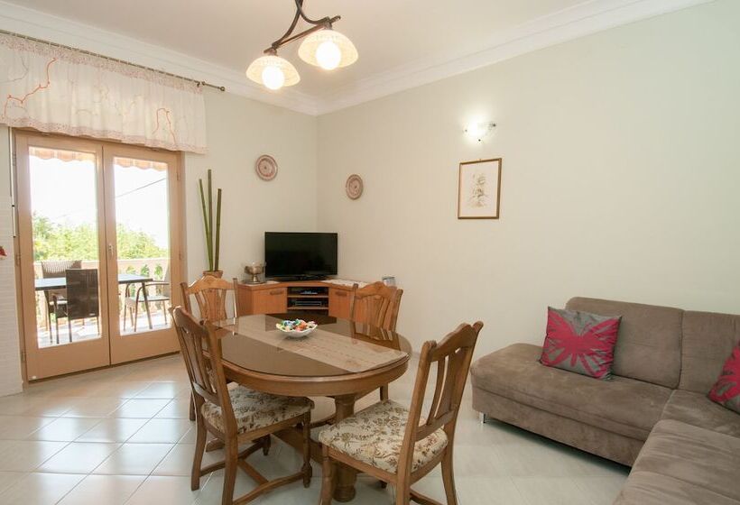 Apartments Villa Salona