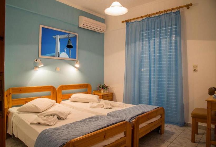 Yiannis Yard Studios & Apartments