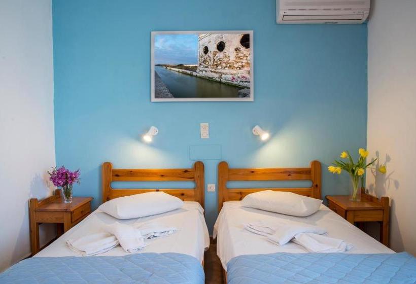 Yiannis Yard Studios & Apartments