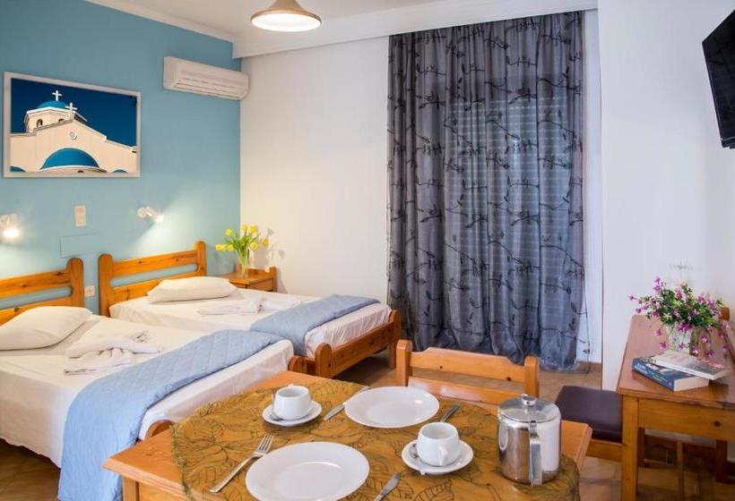 Yiannis Yard Studios & Apartments