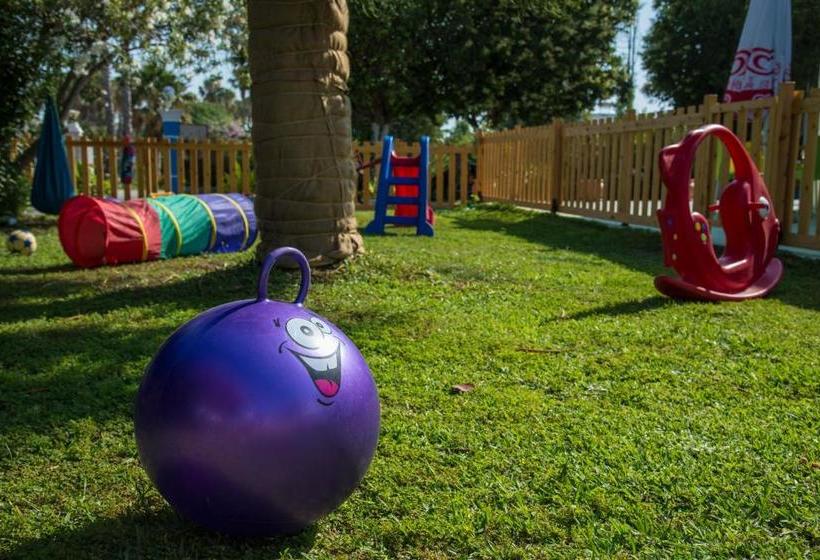 Yiannis Yard Studios & Apartments