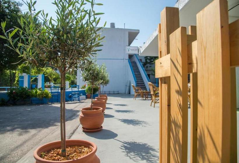 Yiannis Yard Studios & Apartments