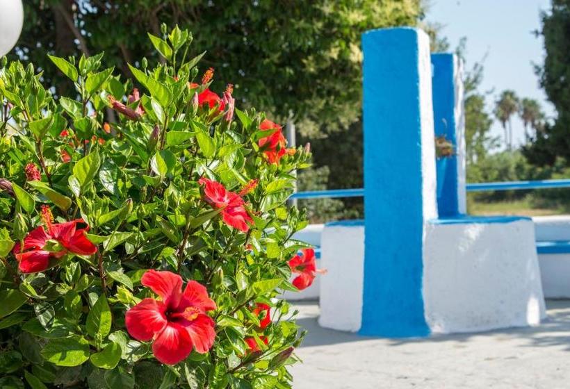 Yiannis Yard Studios & Apartments