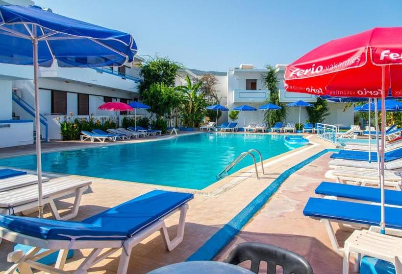 Yiannis Yard Studios & Apartments