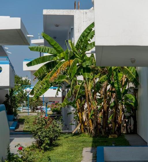 Yiannis Yard Studios & Apartments