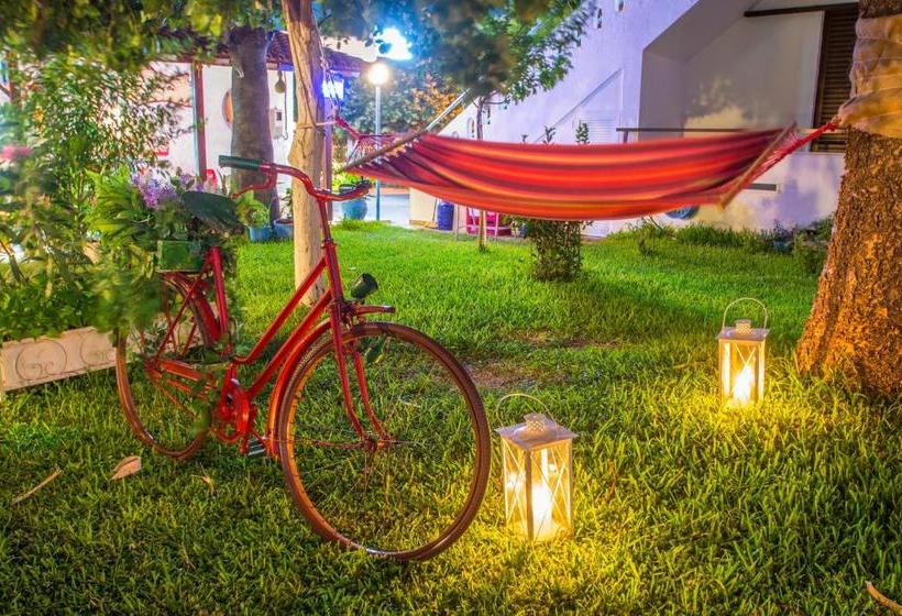 Yiannis Yard Studios & Apartments