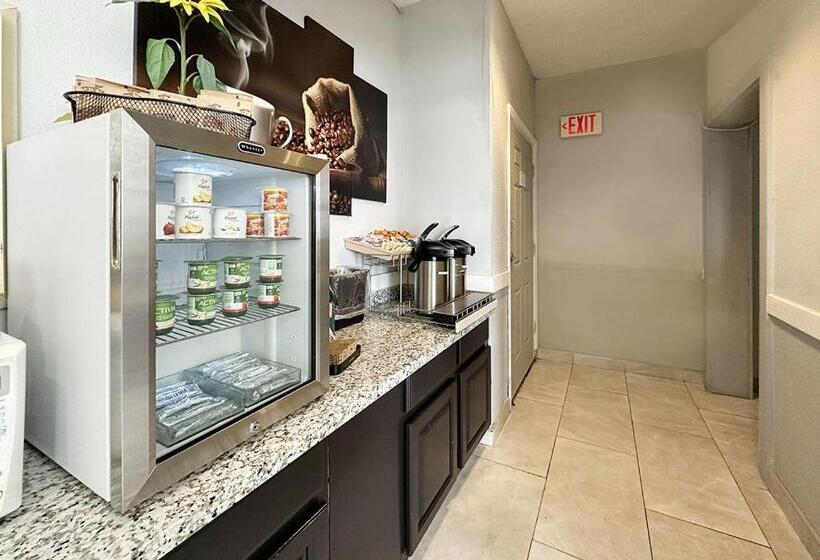 Bayvue Hotel, Resort & Suites