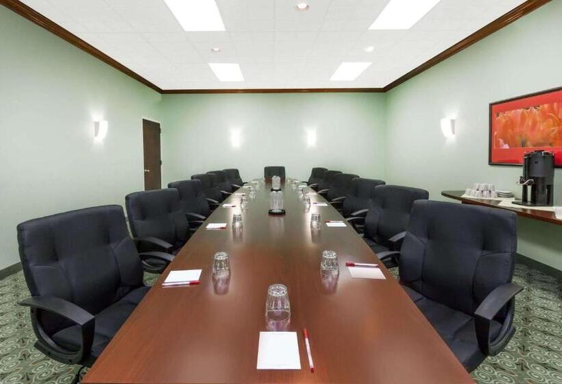 Ramada By Wyndham Lansing Hotel & Conference Center