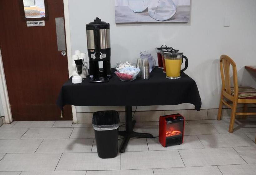 Ramada By Wyndham Lansing Hotel & Conference Center