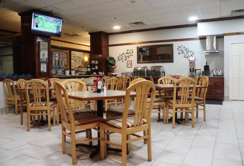 Ramada By Wyndham Lansing Hotel & Conference Center