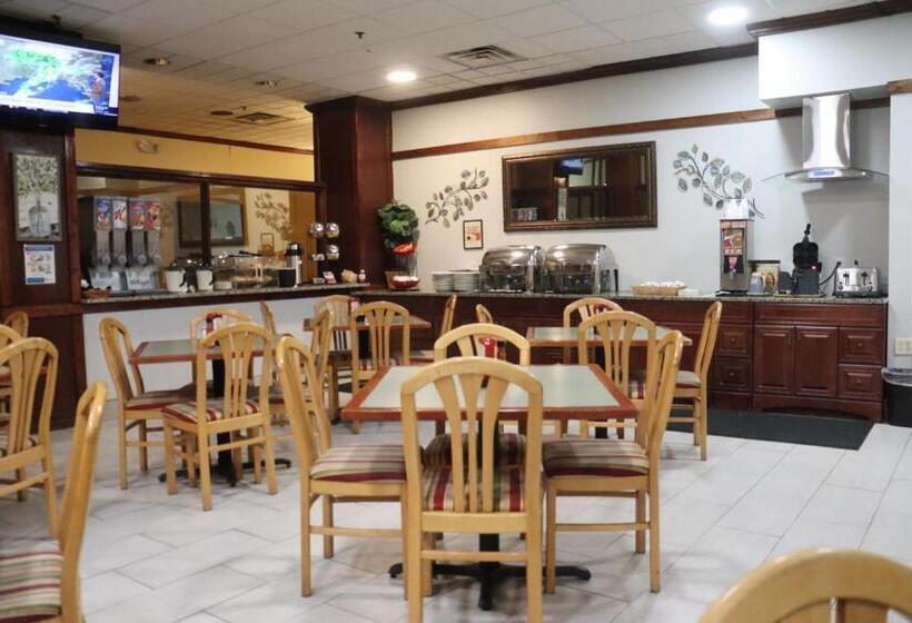 Ramada By Wyndham Lansing Hotel & Conference Center