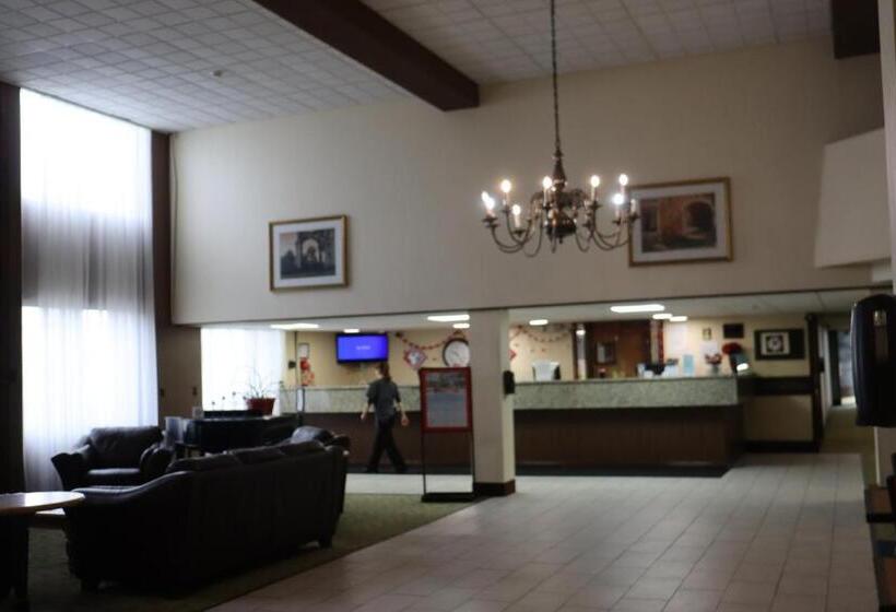 Ramada By Wyndham Lansing Hotel & Conference Center