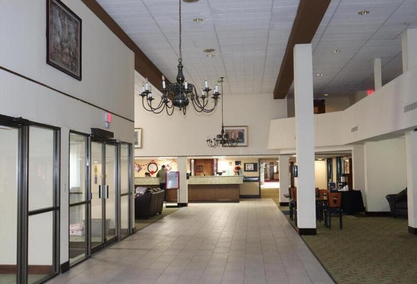 Ramada By Wyndham Lansing Hotel & Conference Center