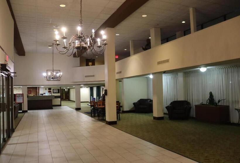 Ramada By Wyndham Lansing Hotel & Conference Center