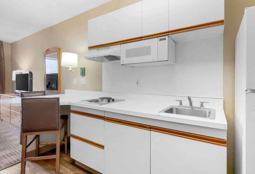 Extended Stay America Select Suites Orlando Southpark Equity Row