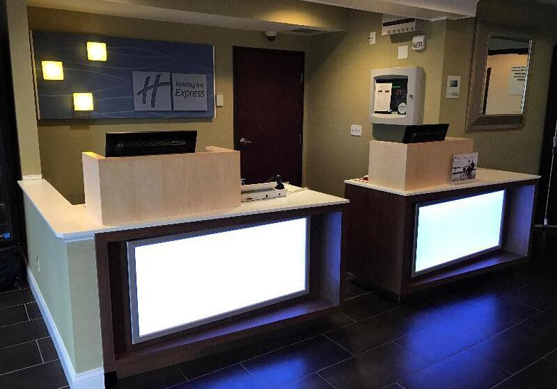 Holiday Inn Express Hotel & Suites St. Paul   Woodbury, An Ihg
