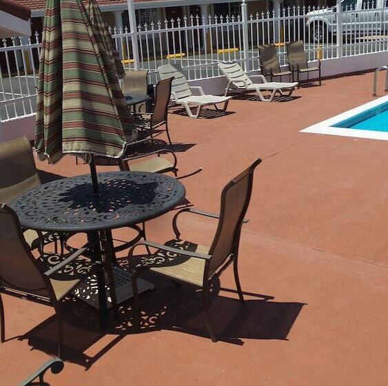 Holiday Motel Oakdale