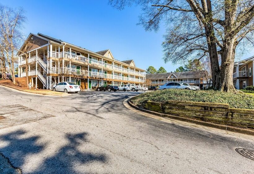 Hometowne Studios By Red Roof Atlanta Ne   Downtown Norcross