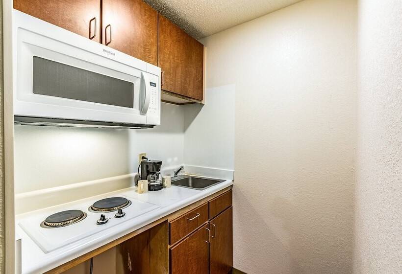 Hometowne Studios By Red Roof Atlanta Ne   Downtown Norcross