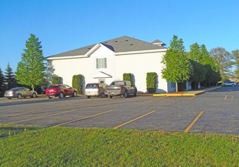 فندق American Inn And Suites Houghton Lake