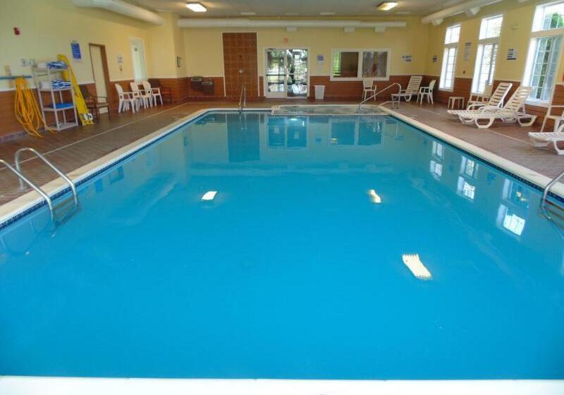 فندق American Inn And Suites Houghton Lake
