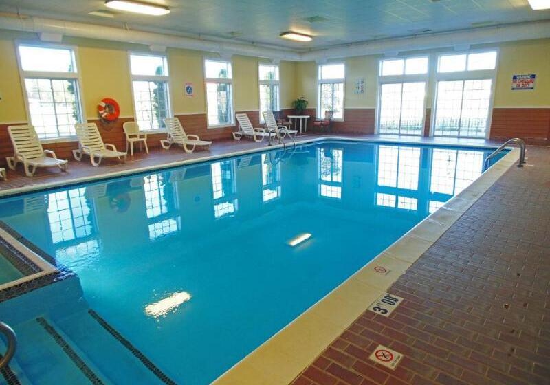 فندق American Inn And Suites Houghton Lake